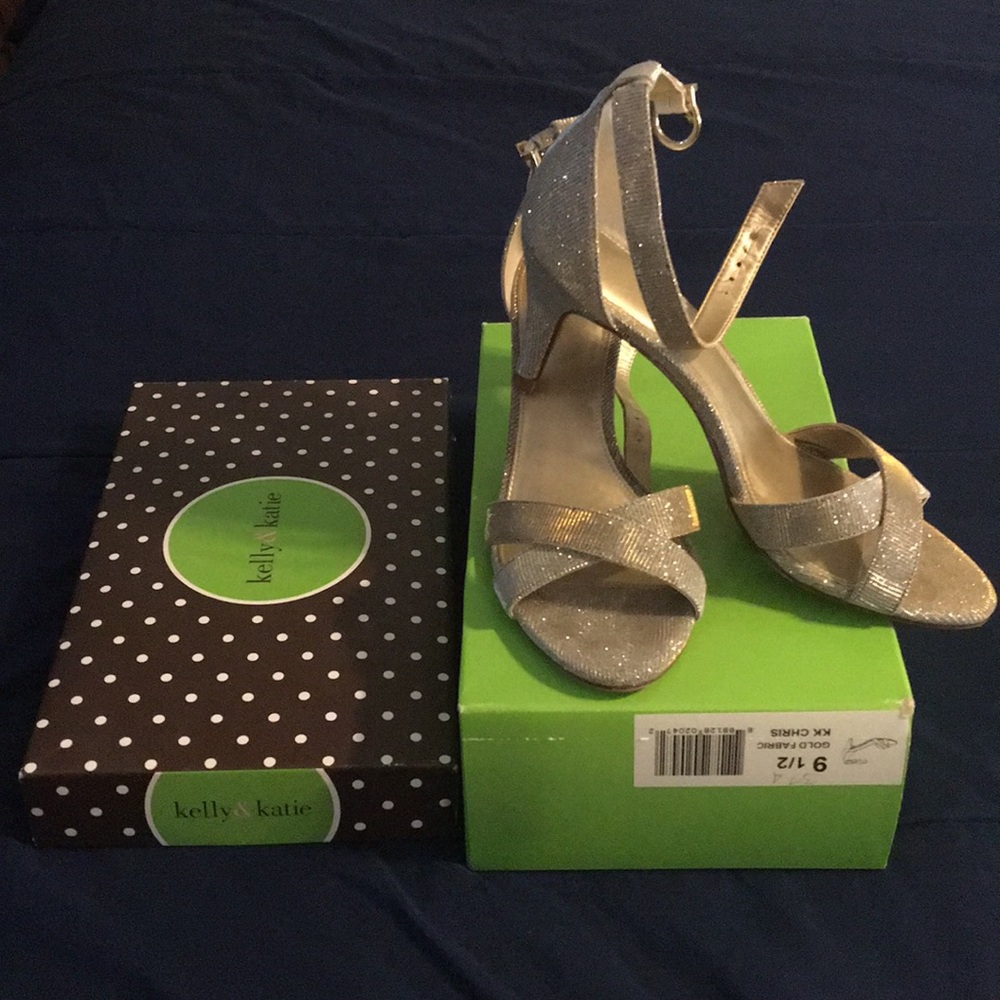 Kelly & Katie KK Chris Gold Fabric women’s heel